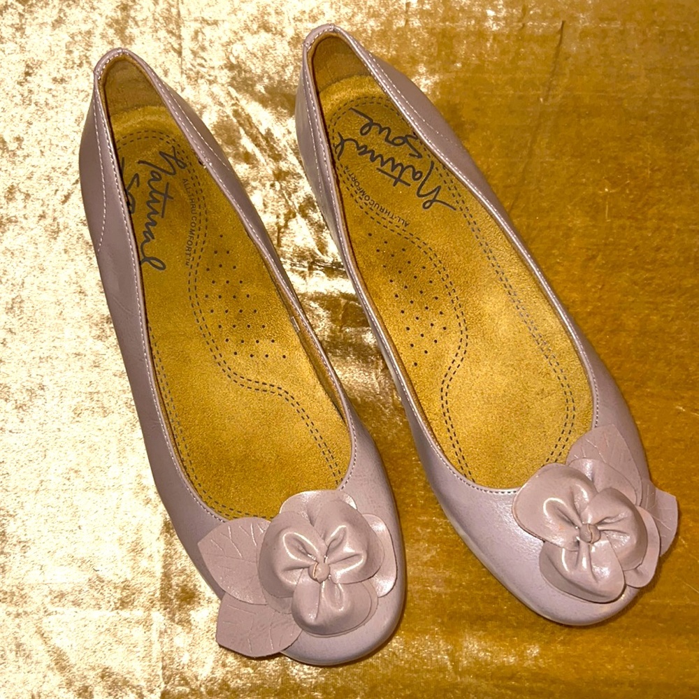 Natural Soul Naturalizer flower women’s flats mauve/taupe 8 wide never worn